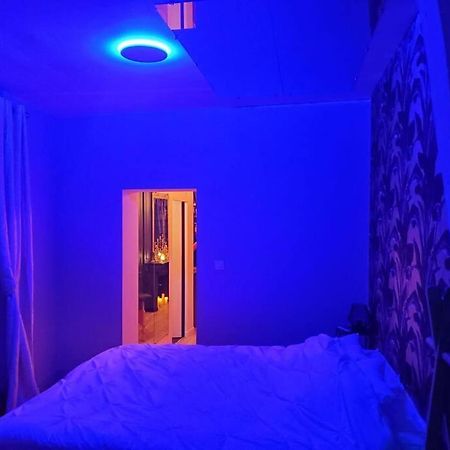 Love Room « L'Etreinte Doree » Illiers-Combray Exterior foto