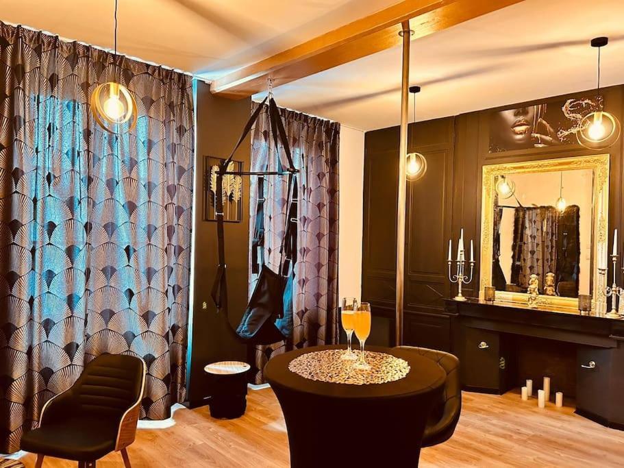 Love Room « L'Etreinte Doree » Illiers-Combray Exterior foto